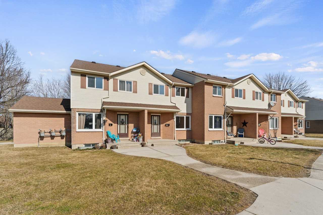 Fort Street Townhomes Apartments 65 Fort St, ChathamKent, ON N0P
