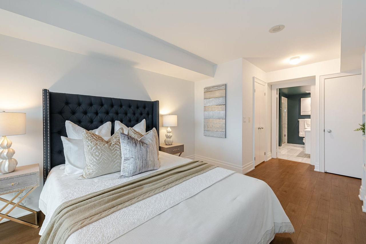 8 Park Road - Yorkville - Photo 2 of 18