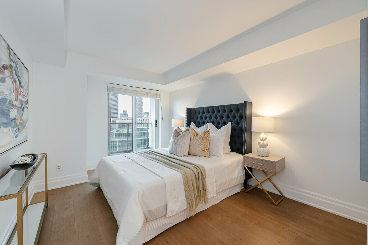 8 Park Road - Yorkville - Photo 3 of 18