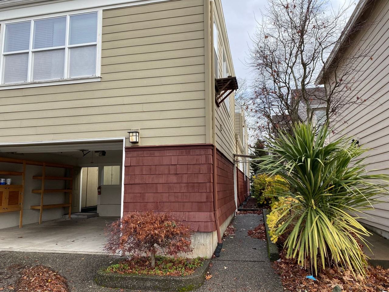 1381 Ne Market Dr #B - Photo 2 of 21