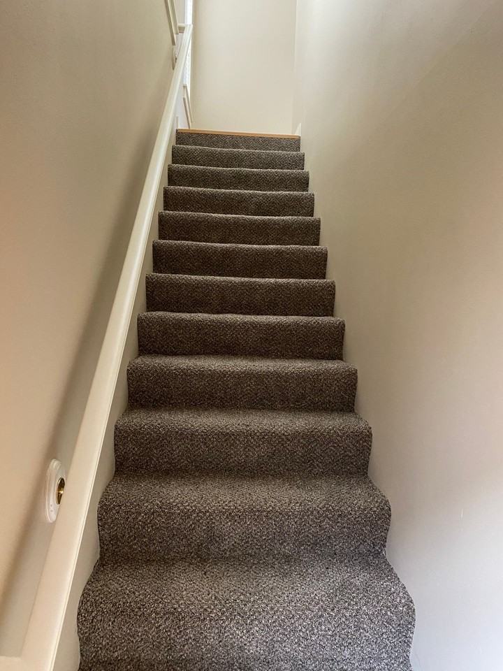 1381 Ne Market Dr #B - Photo 3 of 21