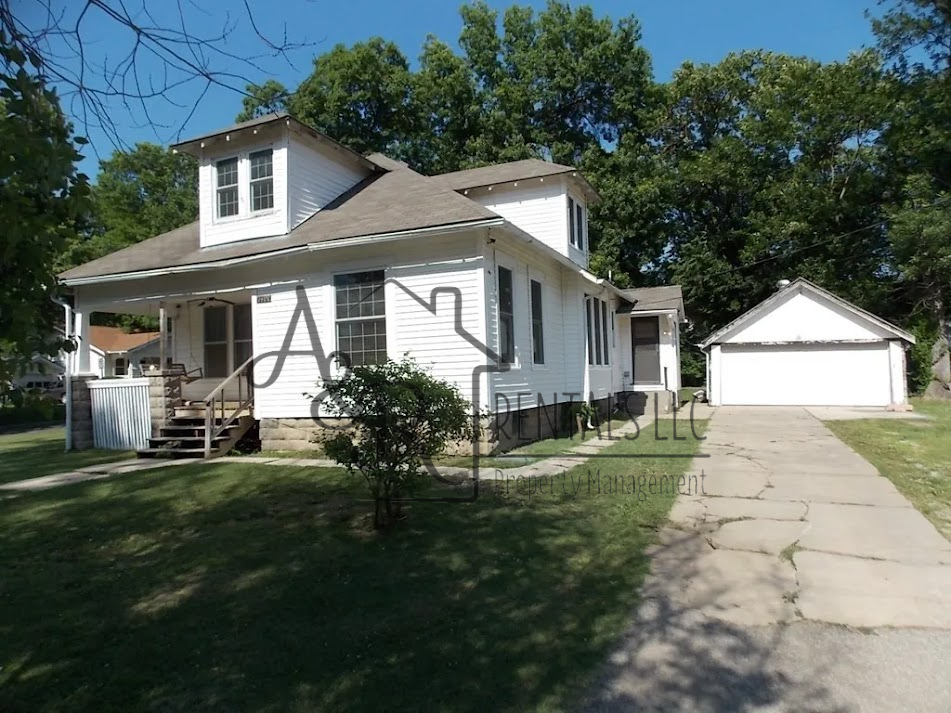 1401 S Elm St #1 - Photo 2 of 13