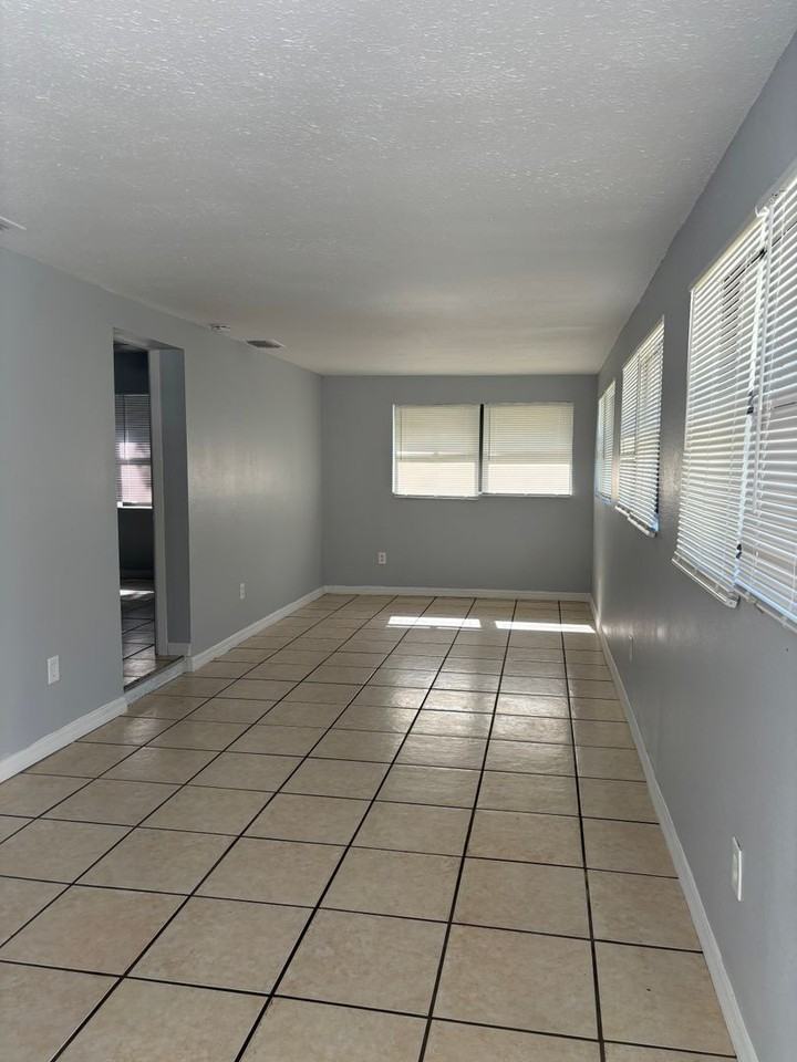 3027 6th Ave S - Photo 3 of 17