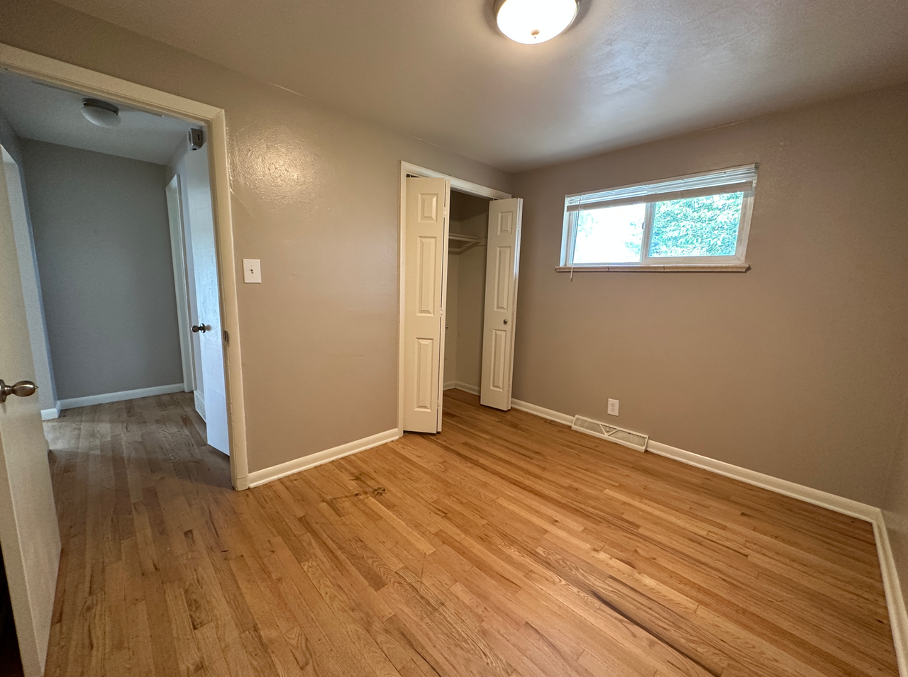 150 S Hooker St - Photo 3 of 32