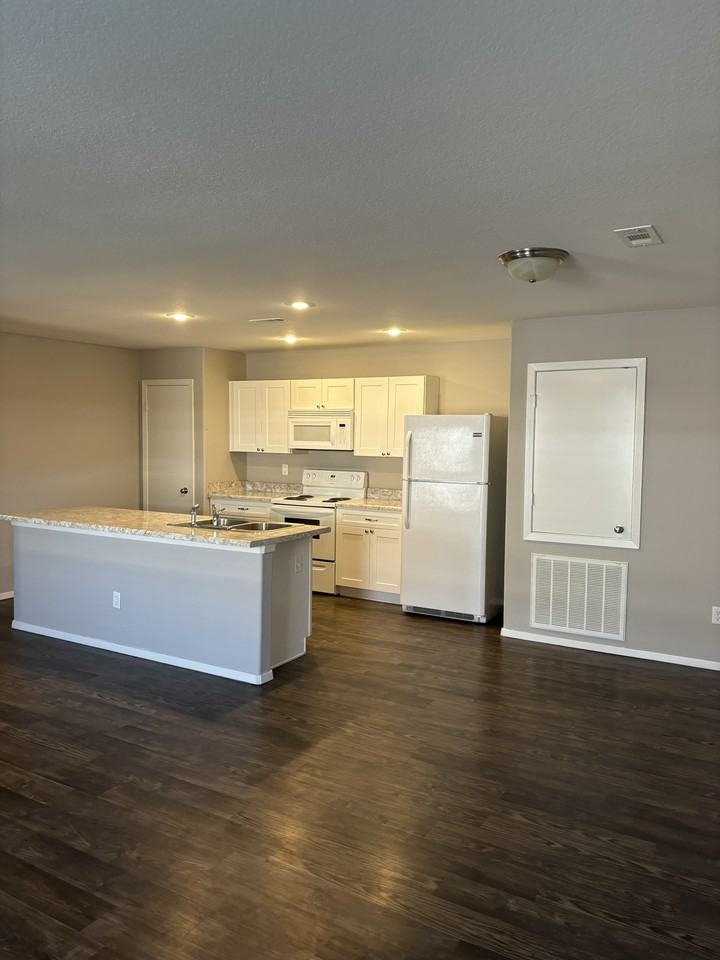 227 E Anabranch Ct #1 - Photo 3 of 12