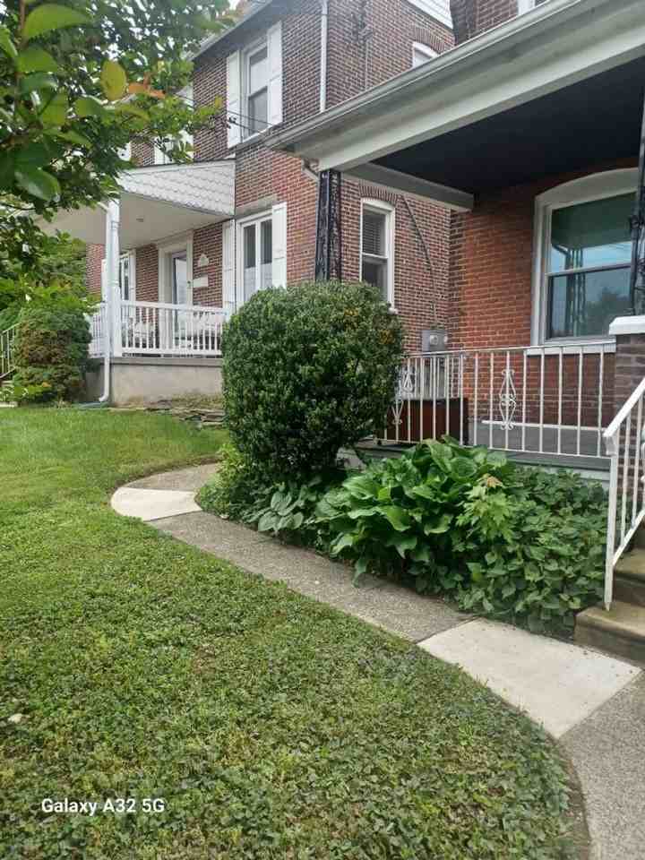 1247 E 13th Street - Photo 2 of 10