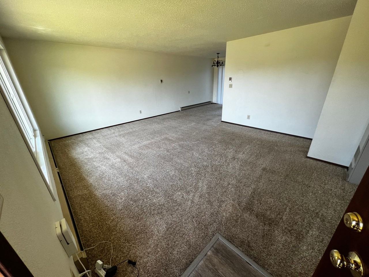 1429 Hillcrest Pkwy - Photo 2 of 9