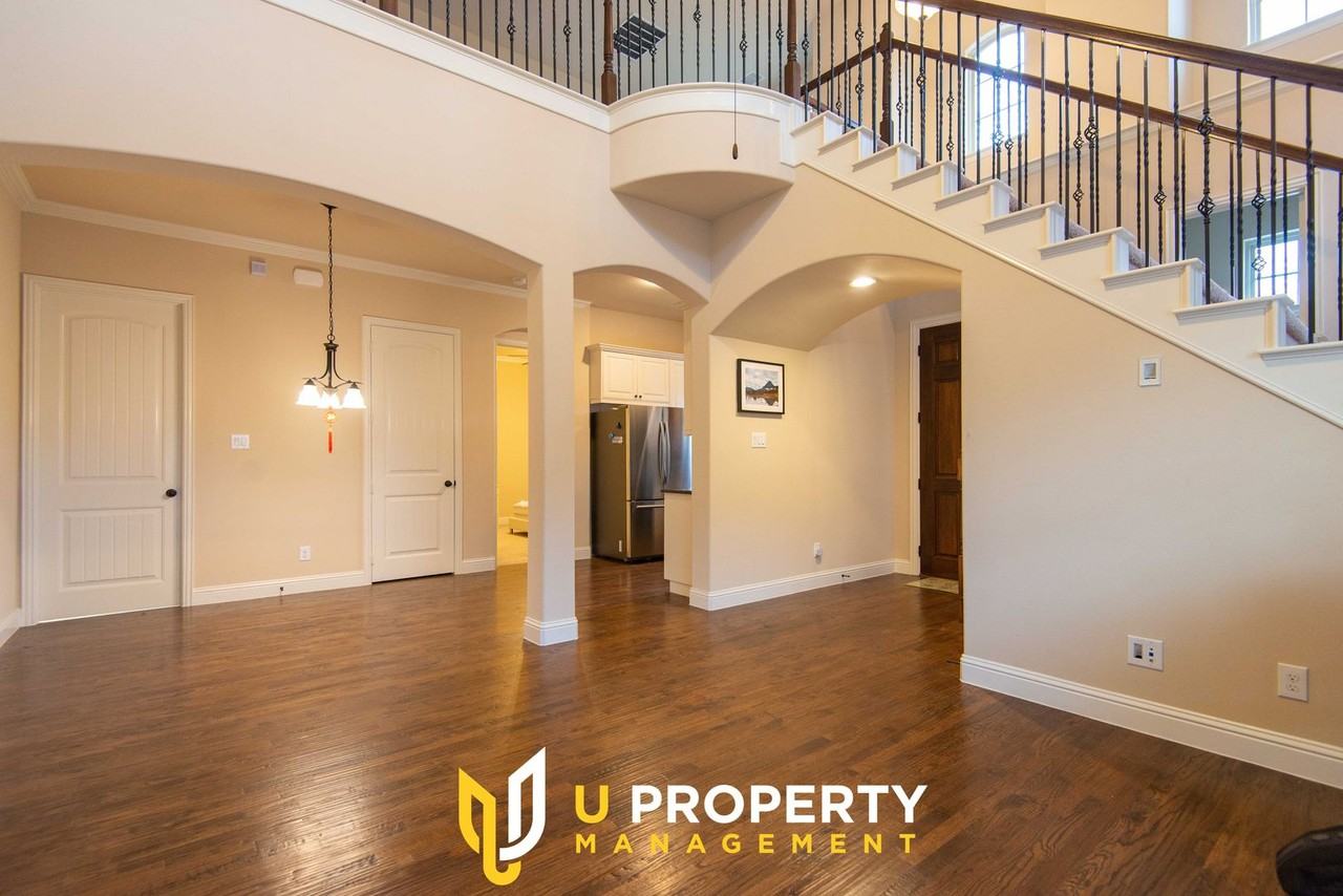 824 Rohan Dr - Photo 2 of 25