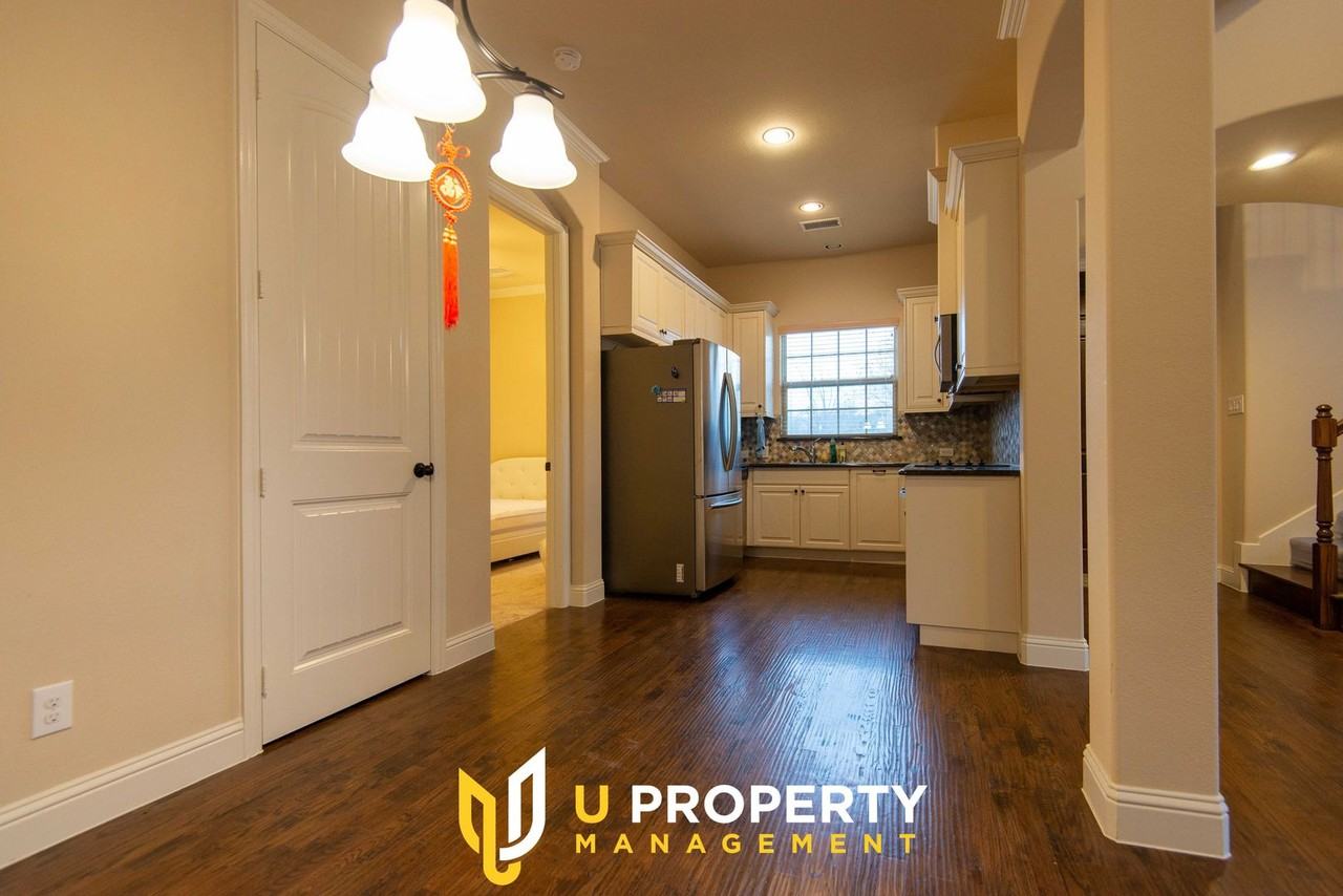 824 Rohan Dr - Photo 3 of 25