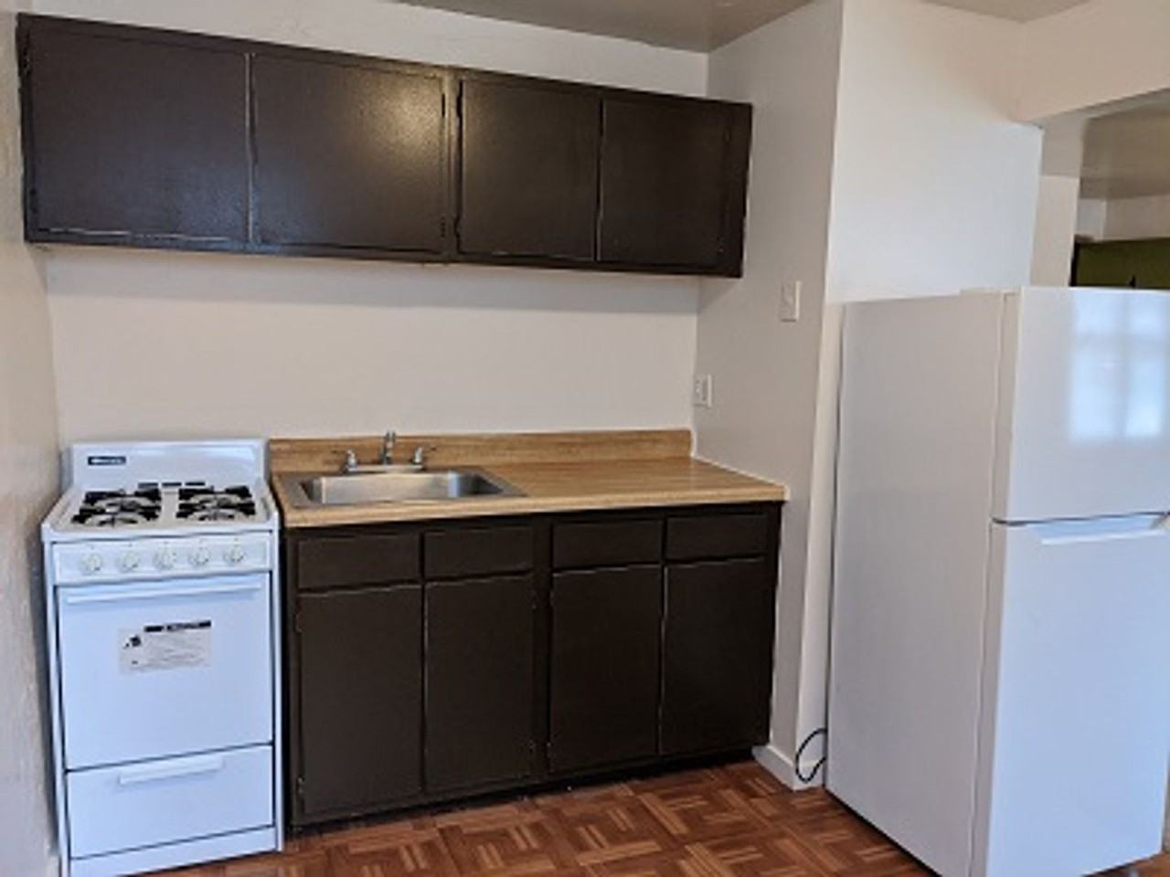 BRENTSHIRE GARDENS - Photo 6 of 15