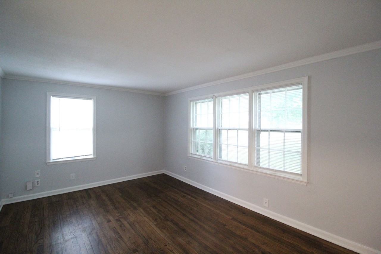 4405 S Parkway Dr - Photo 2 of 8