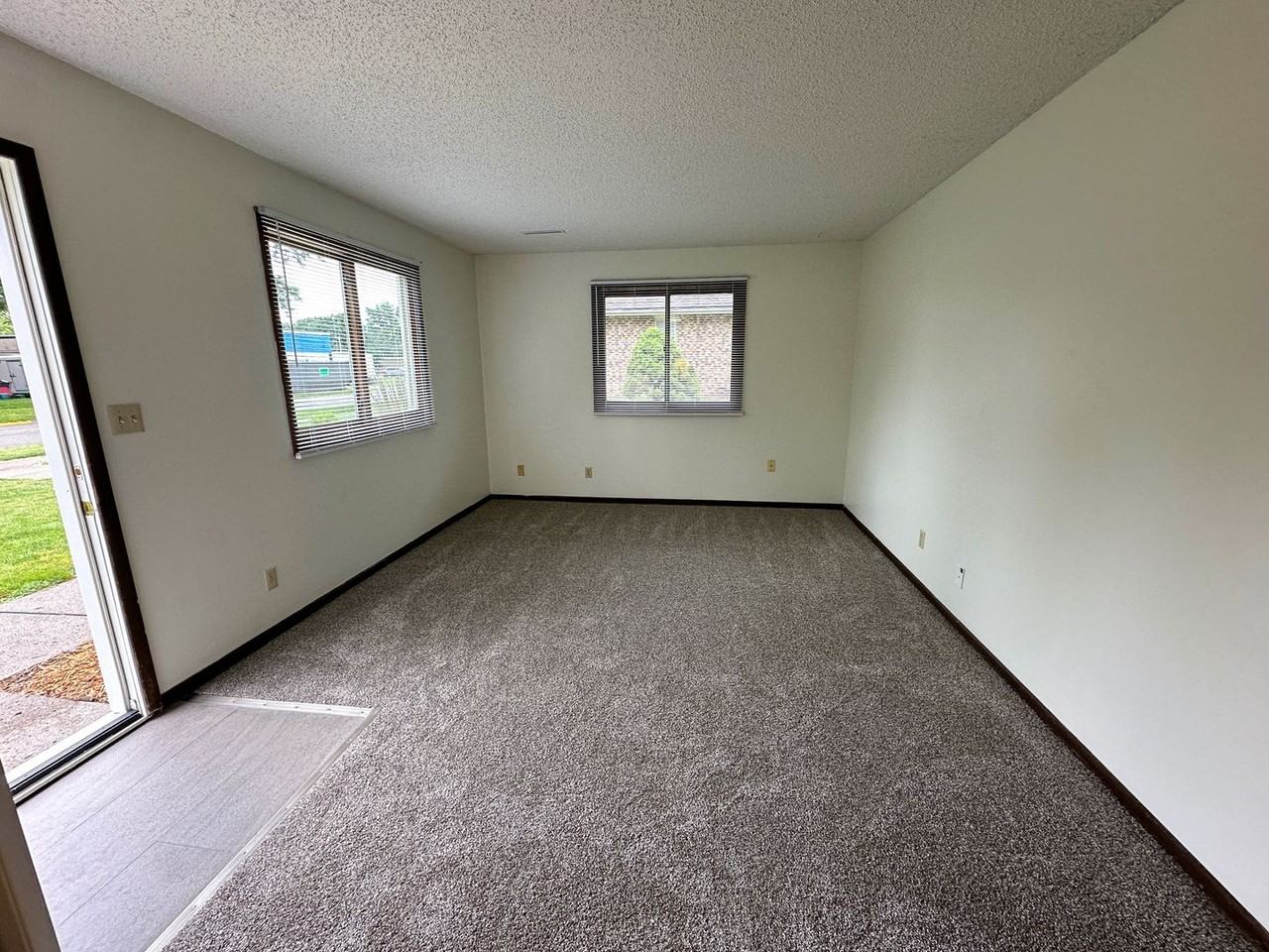 219 Washington - Photo 4 of 31