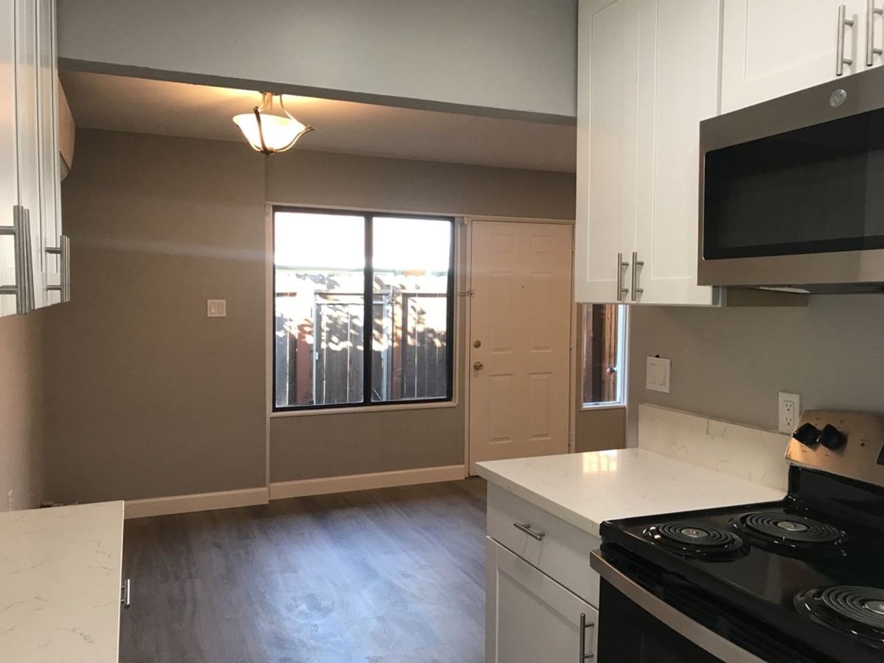 828 D St - Photo 5 of 31