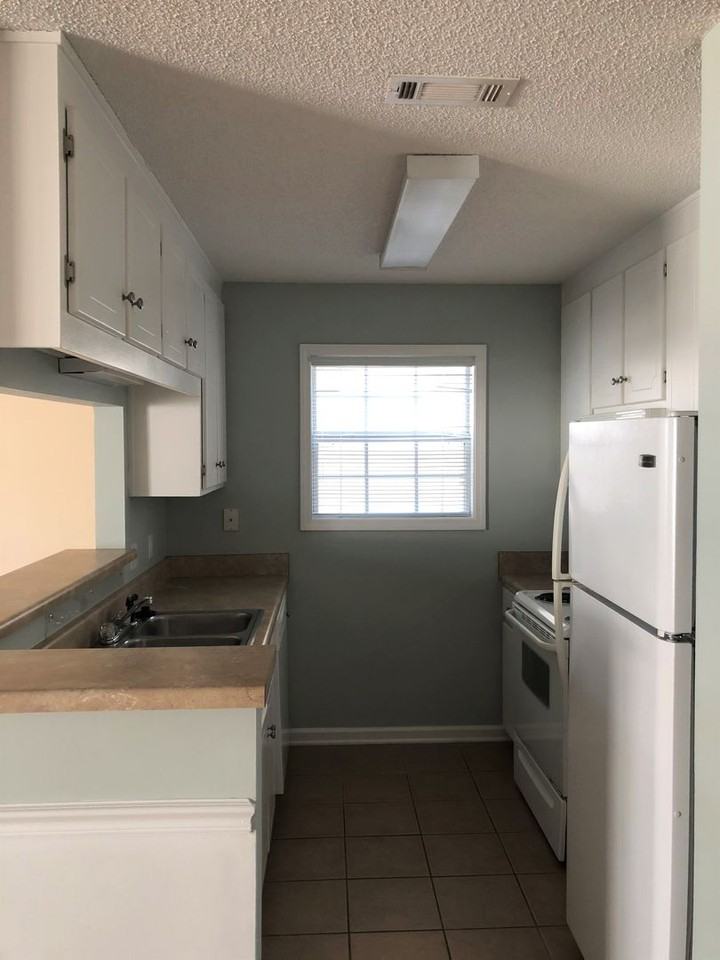 207 Camden Dr - Photo 3 of 16