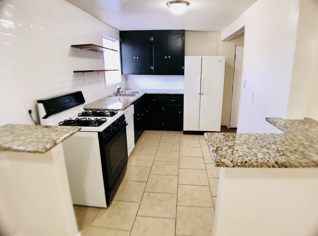 1012 Mallard Dr - Photo 2 of 8