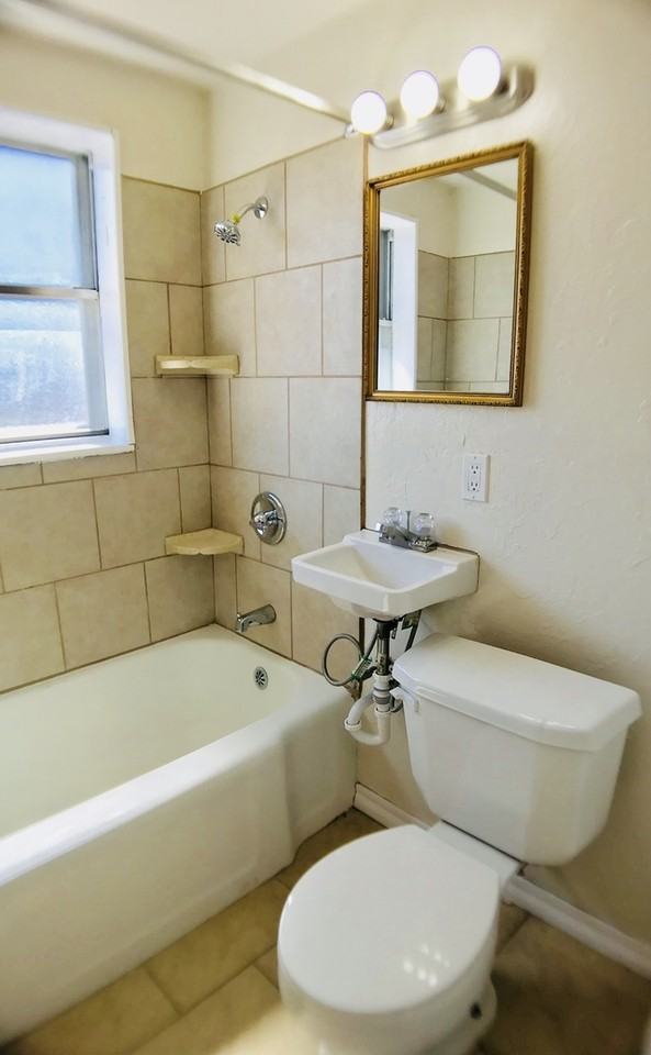 1012 Mallard Dr - Photo 4 of 8