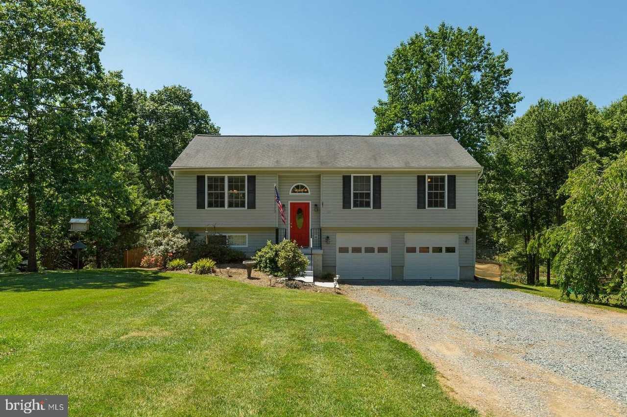 121 Hilda Dr - Photo 2 of 14