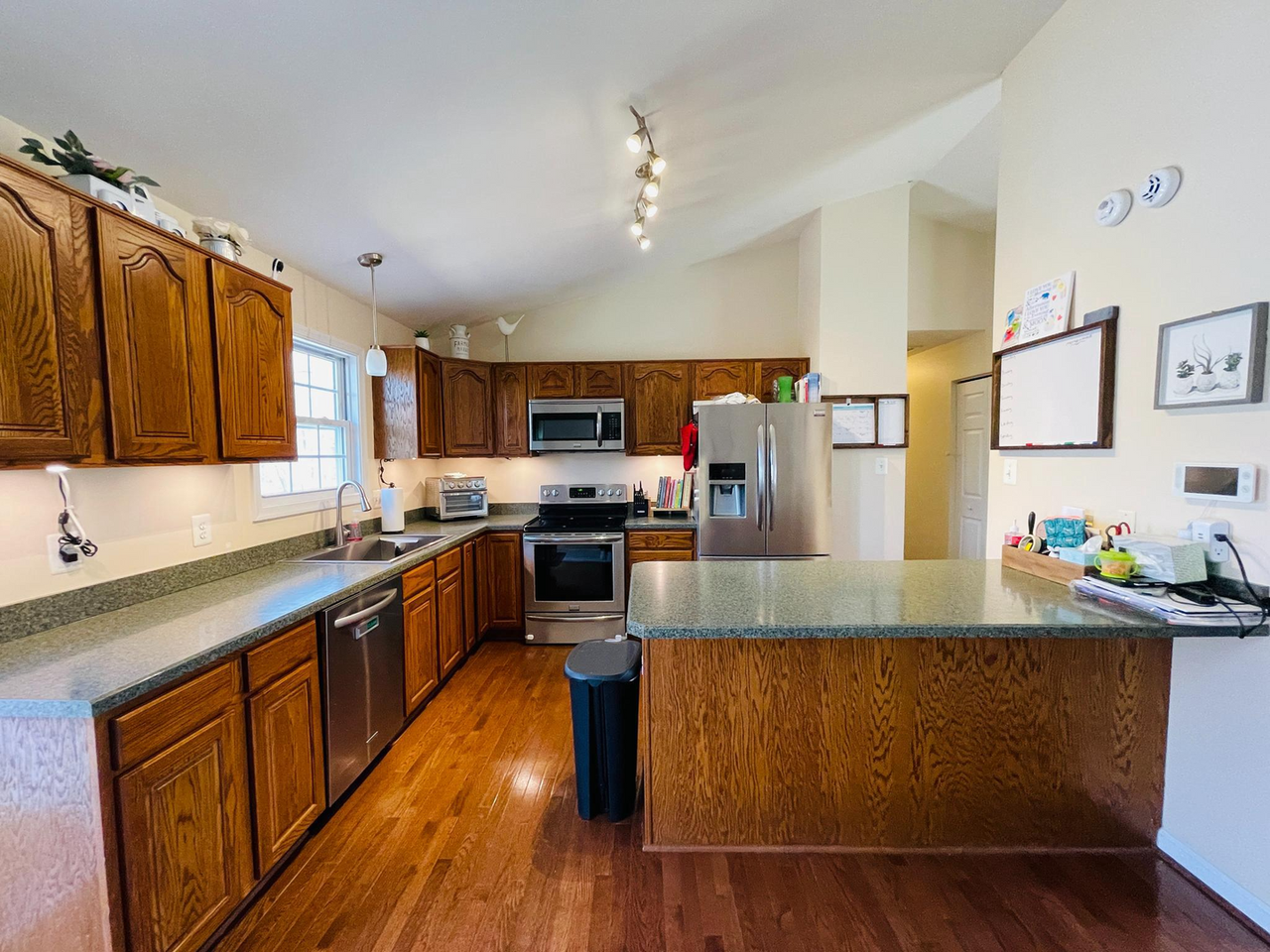 121 Hilda Dr - Photo 4 of 14