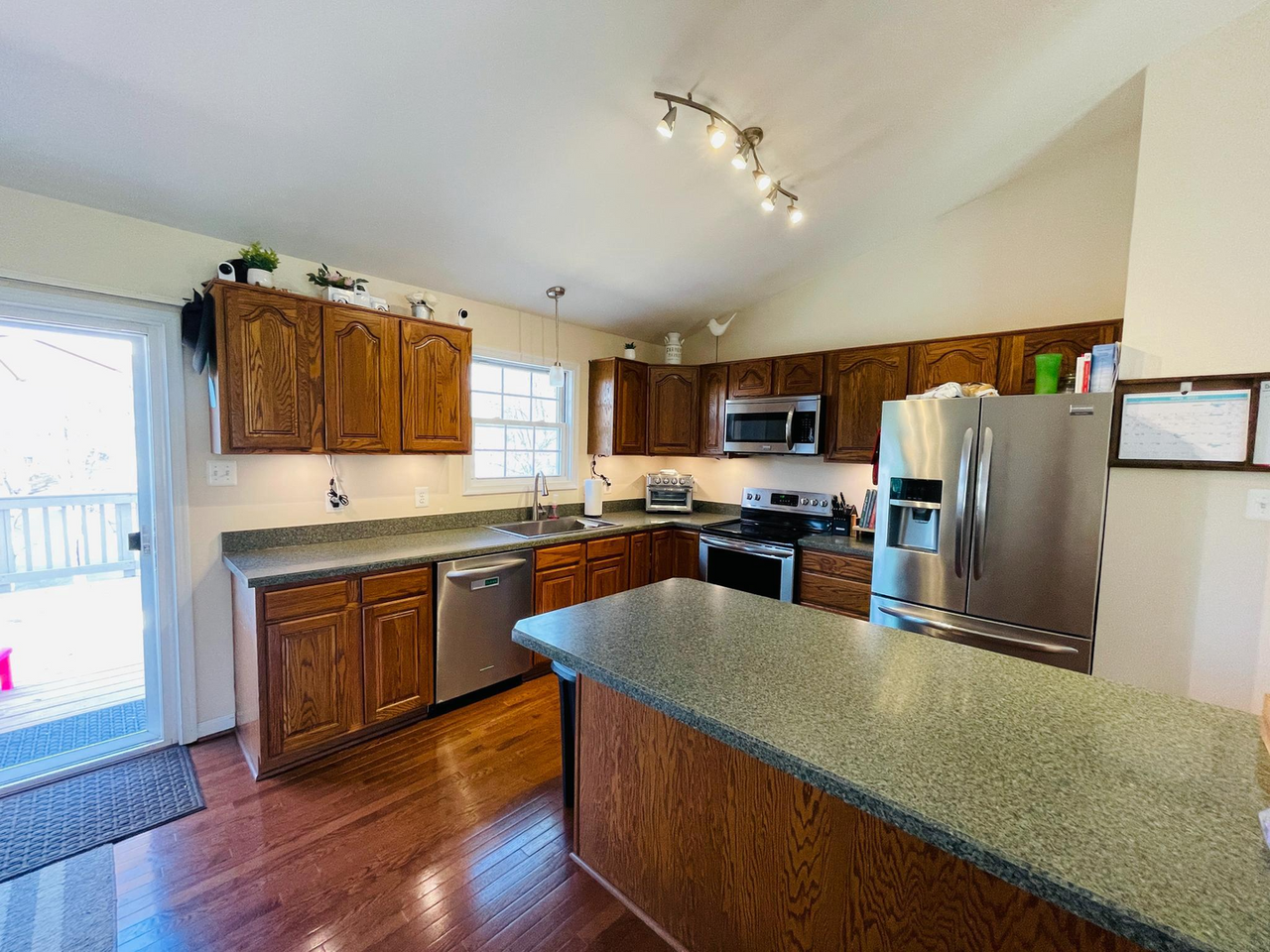 121 Hilda Dr - Photo 5 of 14