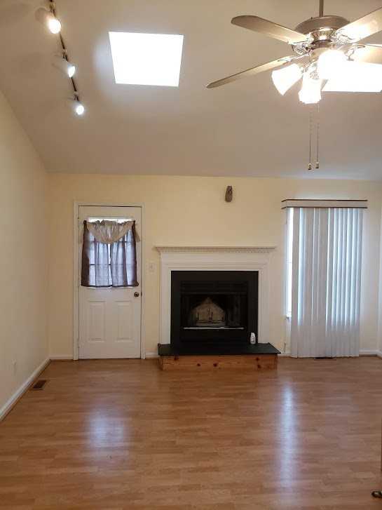 1128 Baltimore St - Photo 2 of 18