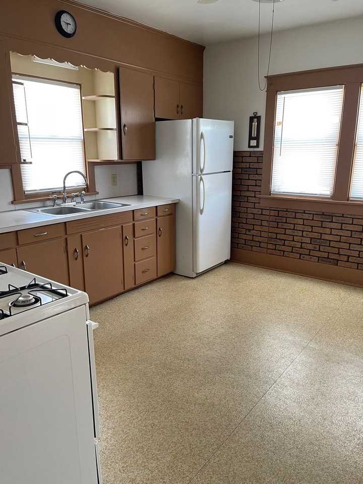 801 W Lincoln Ave - Photo 2 of 9