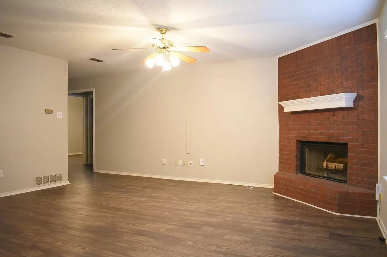 1505 81st St - Photo 4 of 11