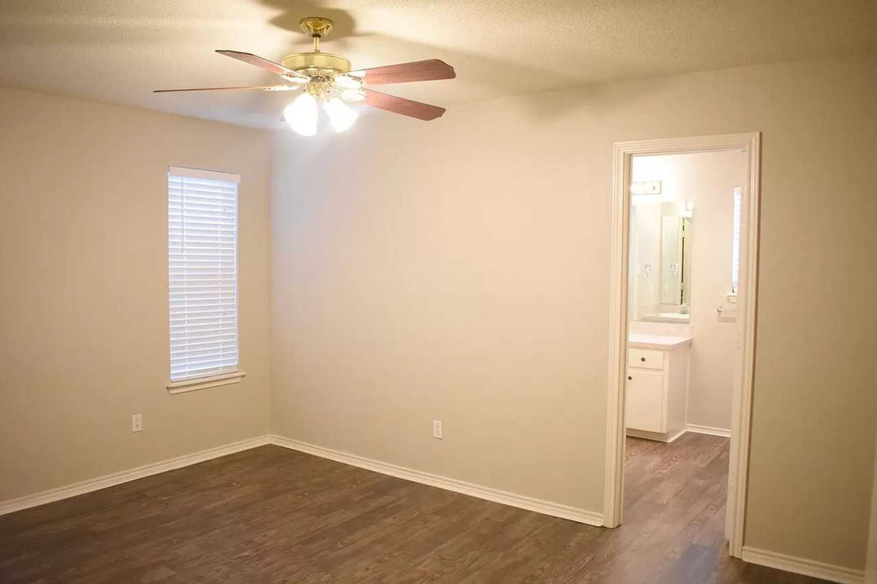 1505 81st St - Photo 7 of 11