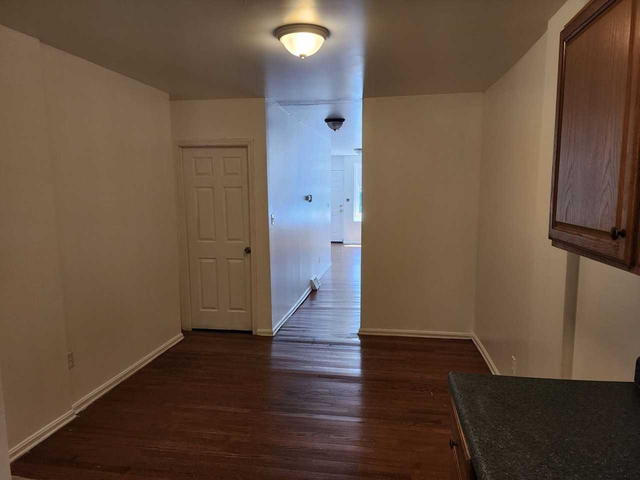 521 E 8th St - Photo 3 of 14