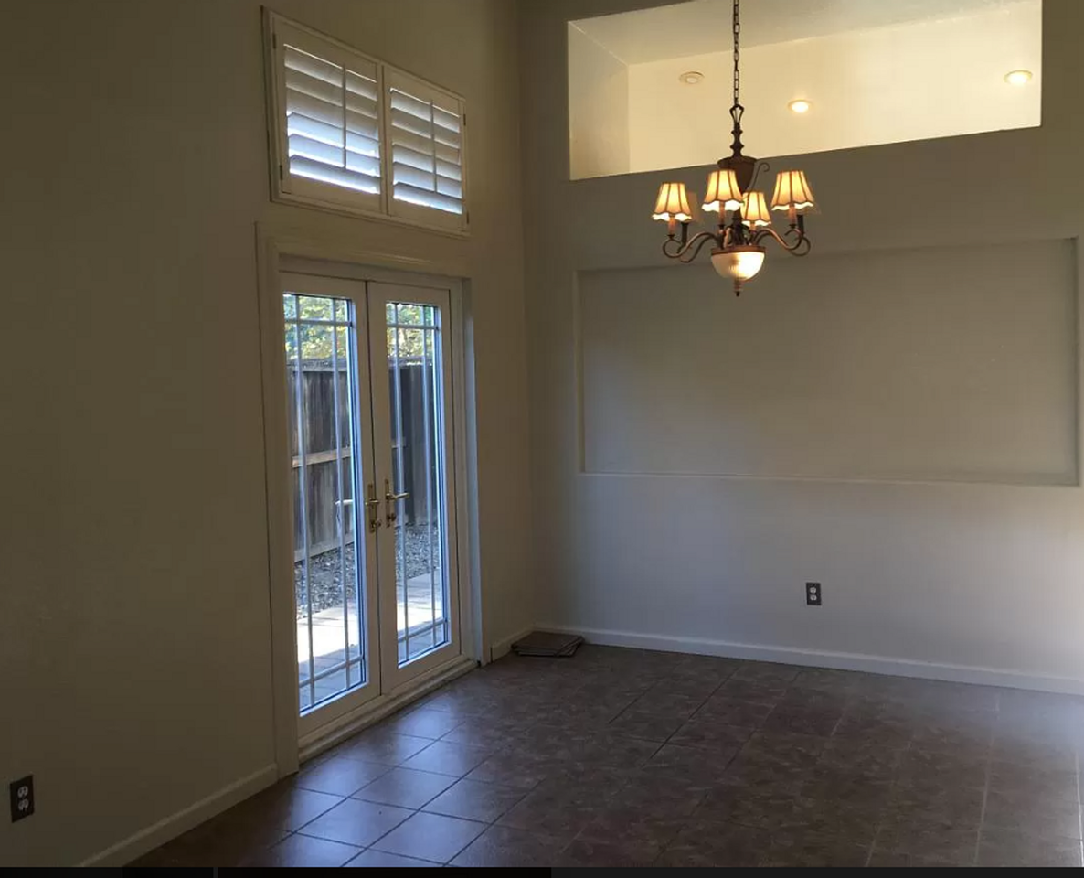 2266 Isabel Virginia Dr - Photo 3 of 7