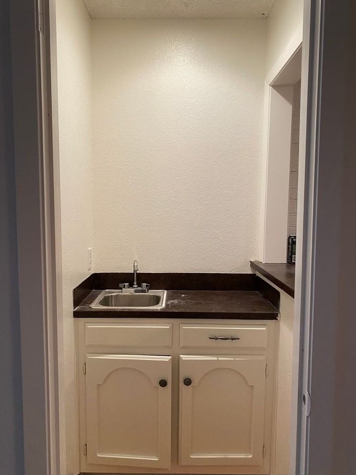 6408 Dunbar Dr - Photo 2 of 11