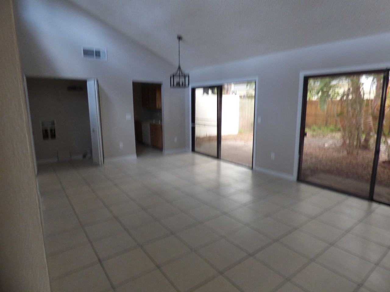 2600 Barbados Dr - Photo 5 of 12