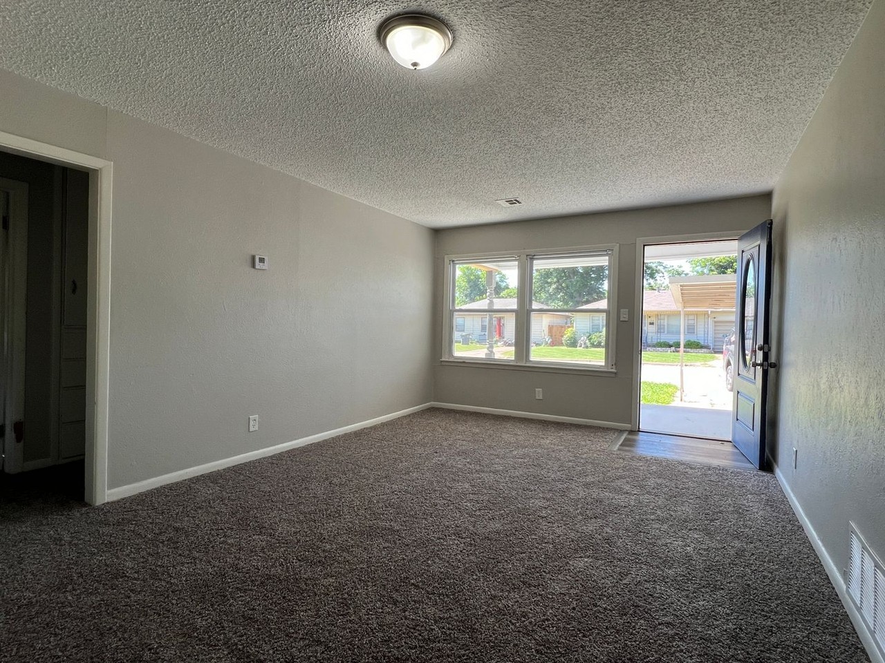 1315 Nw Bessie Ave - Photo 2 of 9