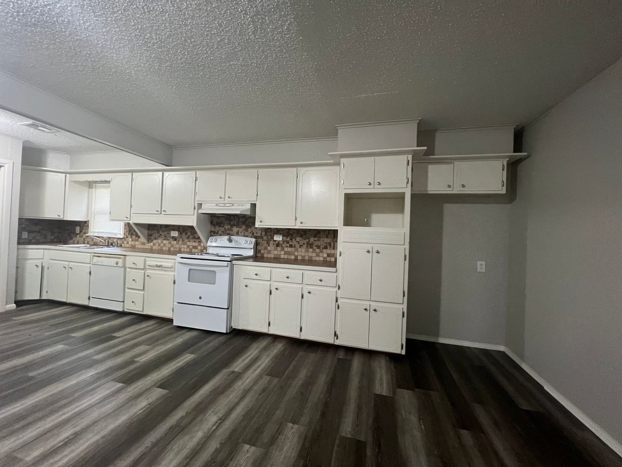 1315 Nw Bessie Ave - Photo 3 of 9