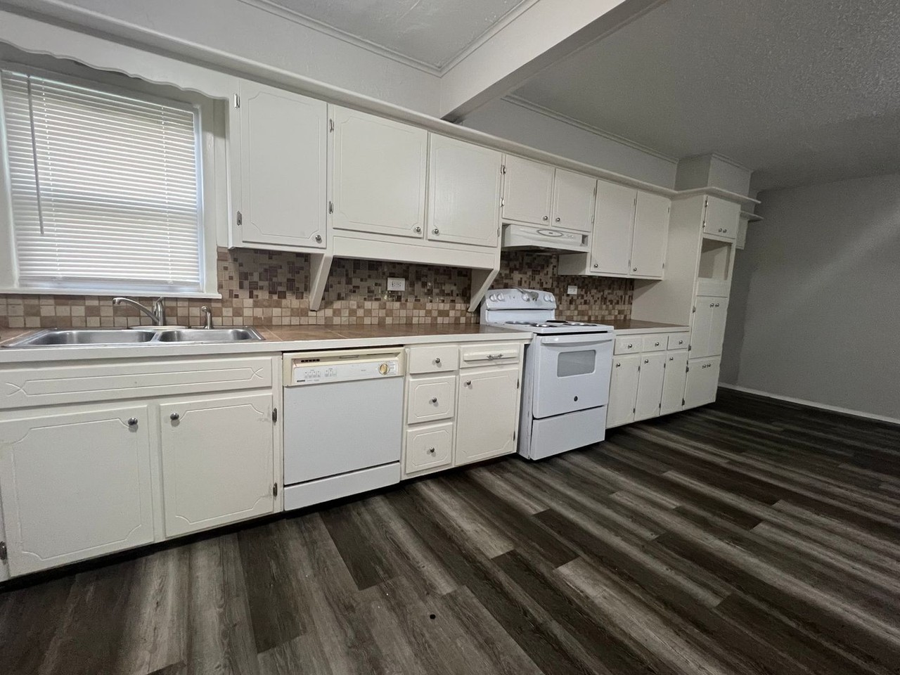 1315 Nw Bessie Ave - Photo 4 of 9