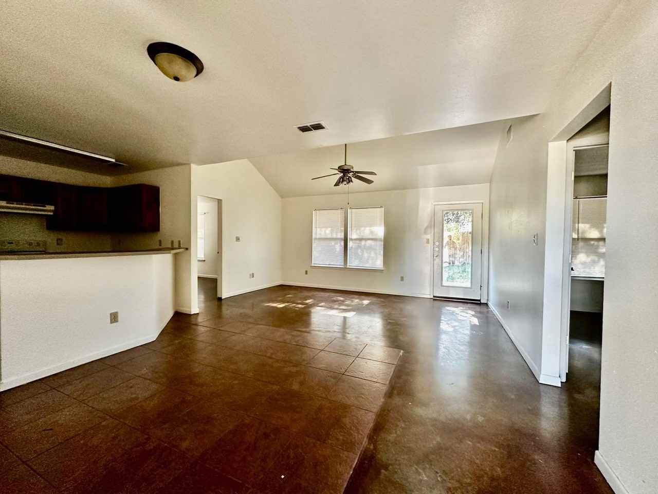 327 Patriot St - Photo 2 of 9