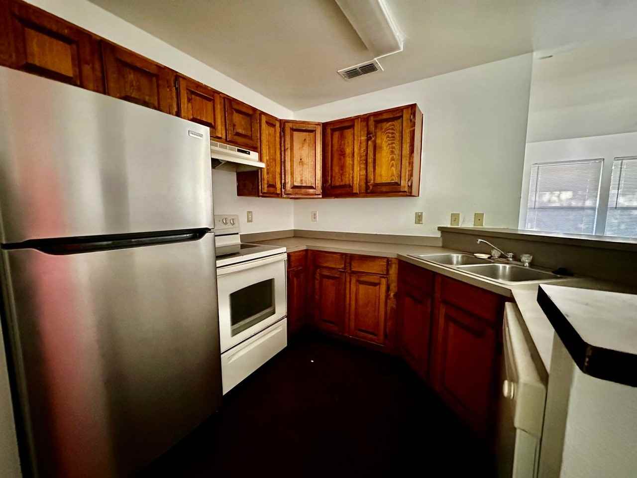 327 Patriot St - Photo 3 of 9