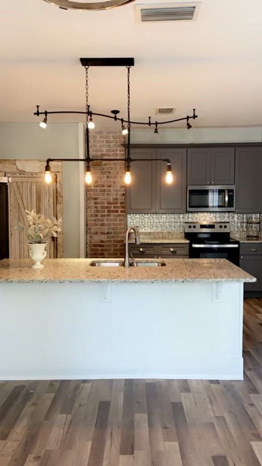 310 Helvenston St Se - Photo 2 of 14