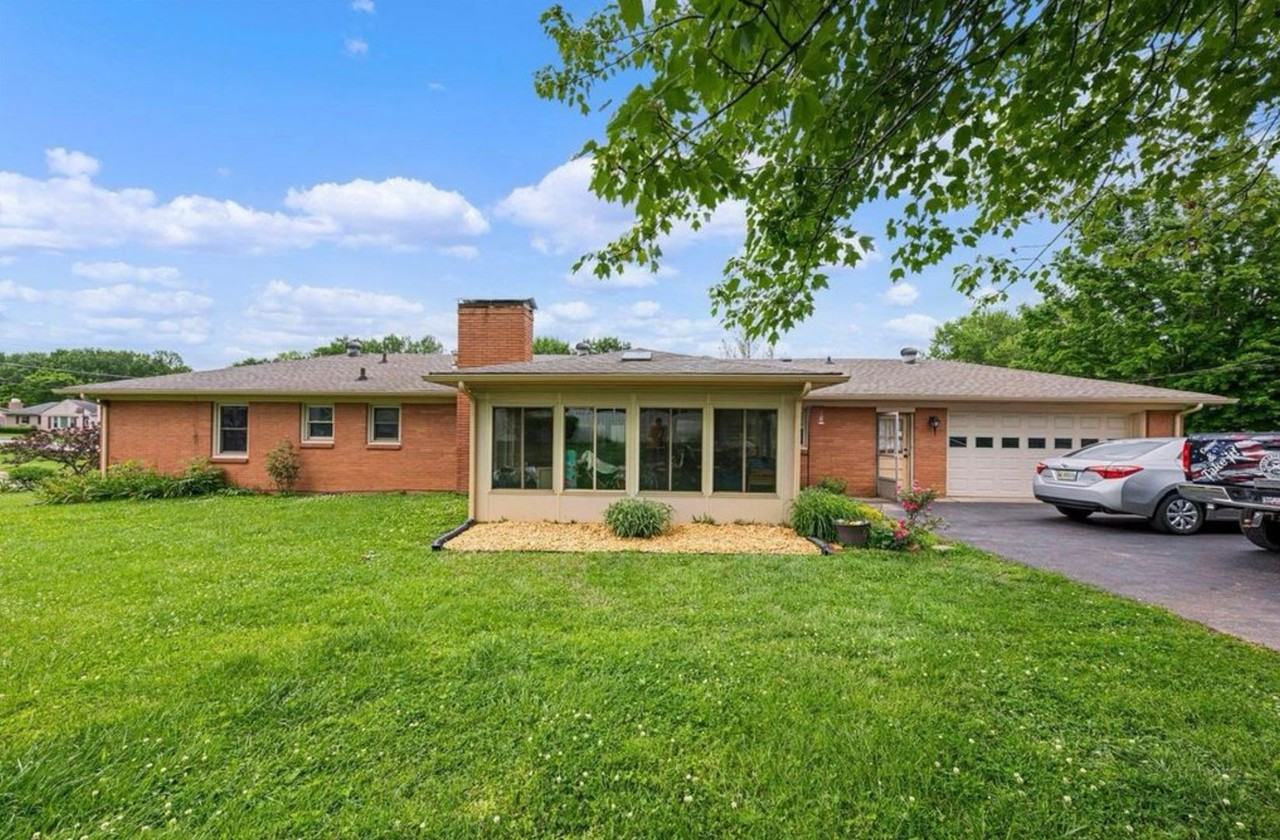 921 Brookhaven Dr - Photo 2 of 13