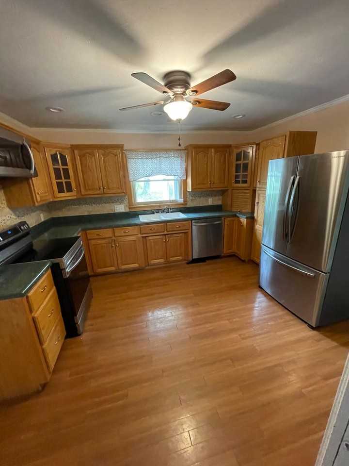 921 Brookhaven Dr - Photo 3 of 13