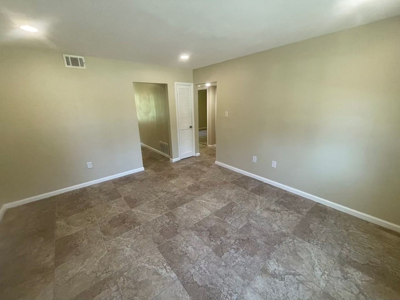 108 Woodhouse Ln, Savannah, GA 31406 - Photo 2 of 8