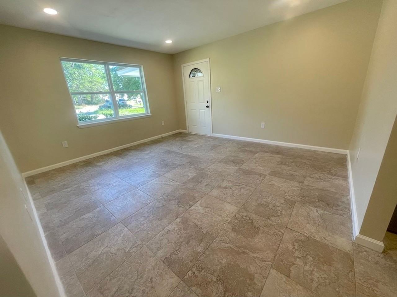 108 Woodhouse Ln, Savannah, GA 31406 - Photo 3 of 8