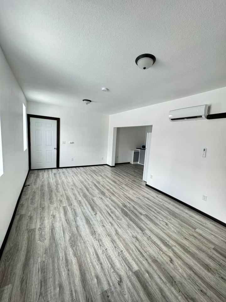 108 W Washington St - Photo 2 of 7