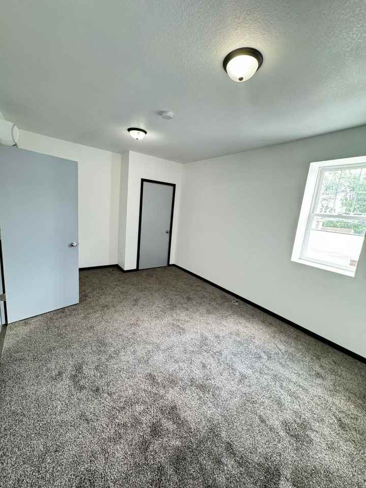 108 W Washington St - Photo 5 of 7