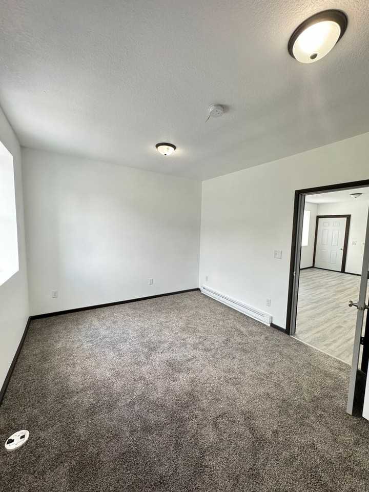 108 W Washington St - Photo 6 of 7