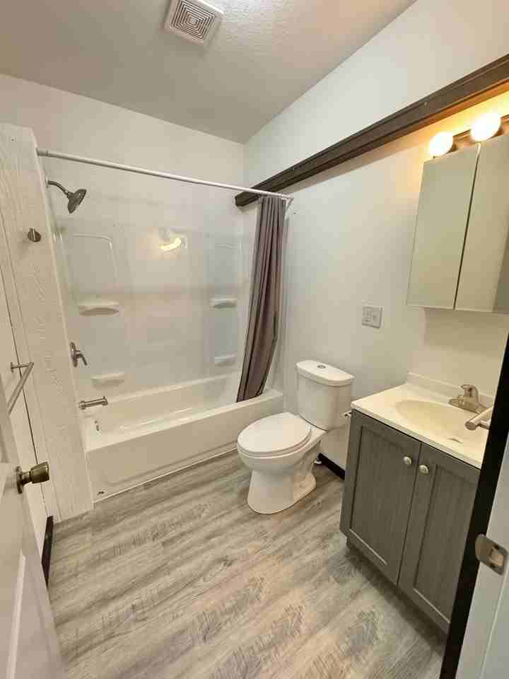 106 W Washington St - Photo 3 of 7