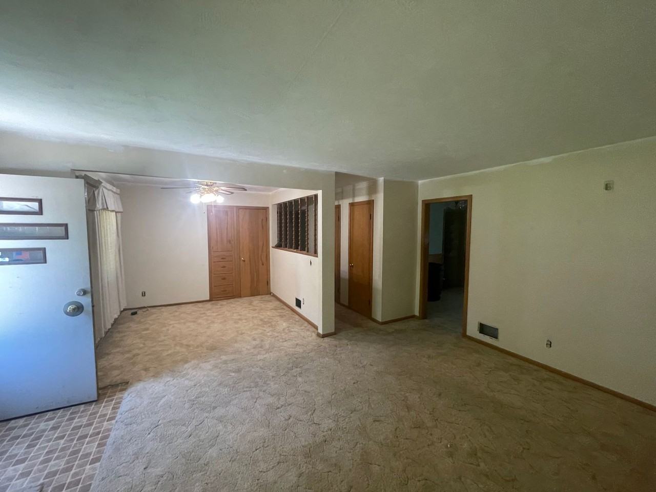 8611 Manderson St - Photo 2 of 5
