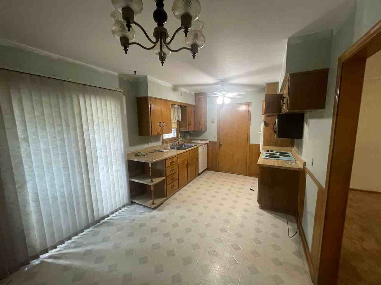 8611 Manderson St - Photo 3 of 5