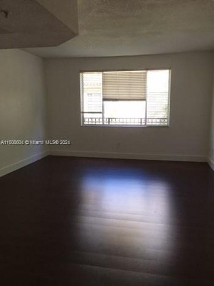 721 Sw 148th Ave - Photo 2 of 12