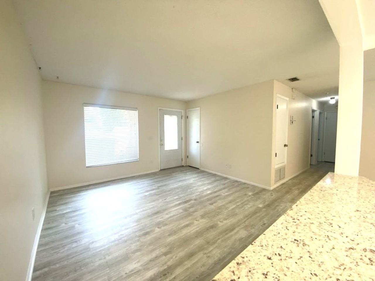 1027 Tompkins Dr - Photo 3 of 21