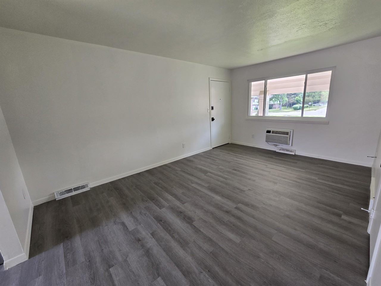 4707 Fishcreek Rd #3 - Photo 3 of 15